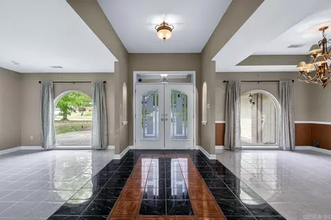 Entry Way - 5818 Westminster Dr, Benton, AR 72019 photo 1 of 5