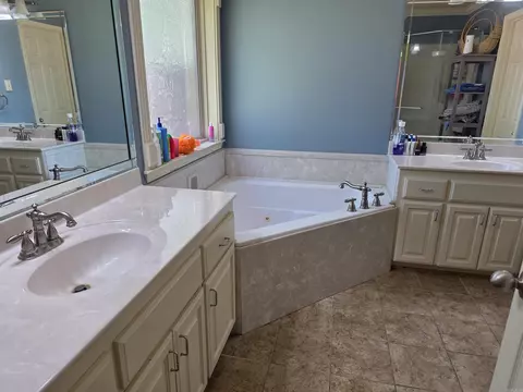 Bath - 599 N Holly St, Beebe, AR 72012 photo 2 of 2