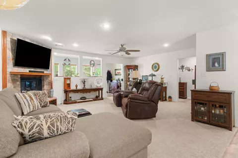 Living - 635 Happy Bend Dr, Clinton, AR 72031 photo 1 of 2