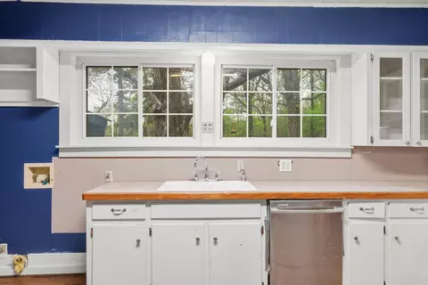 Kitchen - 175 Acklin Gap Rd, Conway, AR 72032 photo 2 of 4