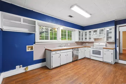 Kitchen - 175 Acklin Gap Rd, Conway, AR 72032 photo 1 of 4