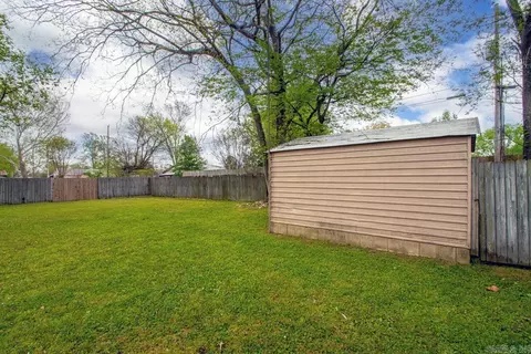 Exterior - 801 SW Third St, Bryant, AR 72022 photo 6 of 9