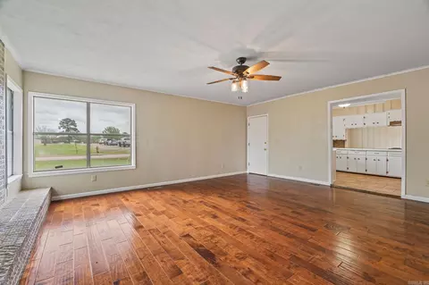 Living - 703 S Franklin St, Lavaca, AR 72941 photo 3 of 4