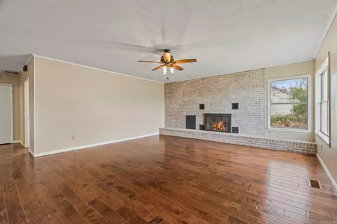 Living - 703 S Franklin St, Lavaca, AR 72941 photo 1 of 4