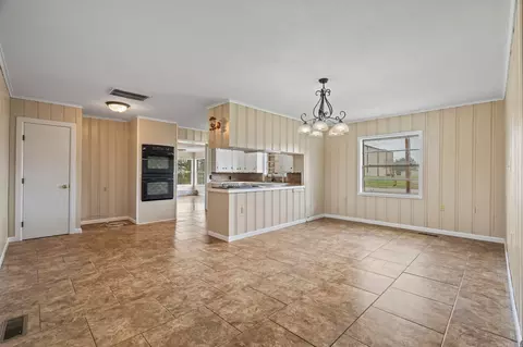 Dining - 703 S Franklin St, Lavaca, AR 72941 photo 2 of 3