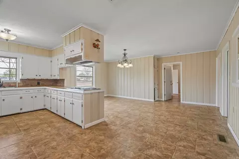Dining - 703 S Franklin St, Lavaca, AR 72941 photo 1 of 3