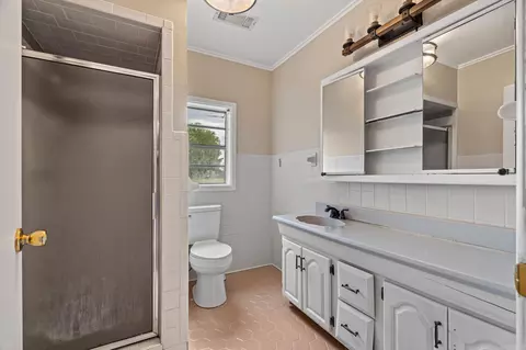 Bath - 703 S Franklin St, Lavaca, AR 72941 photo 2 of 2