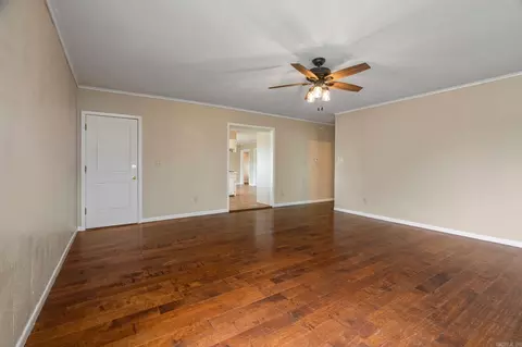Living - 703 S Franklin St, Lavaca, AR 72941 photo 2 of 4