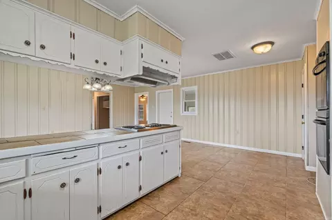 Kitchen - 703 S Franklin St, Lavaca, AR 72941 photo 4 of 5