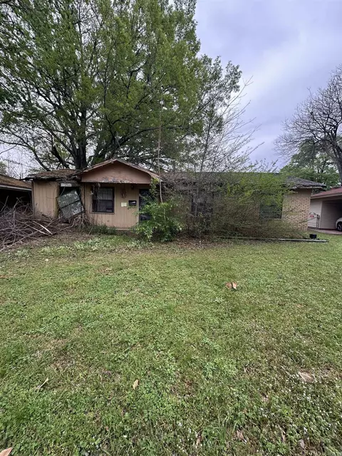 900 Barrow Dr, Pine Bluff, AR 71601