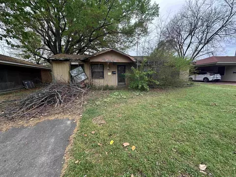 900 Barrow Dr, Pine Bluff, AR 71601 photo 2
