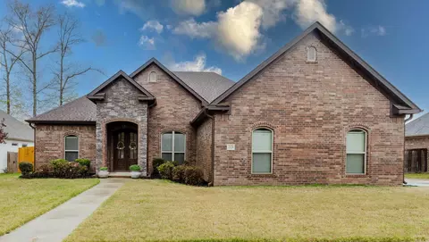 2125 Avondale Dr, Benton, AR 72019