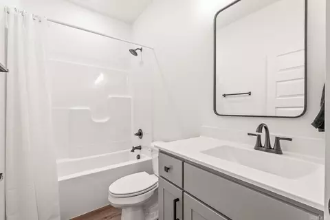 Bath - 36 Sky Eagle Dr, Greenbrier, AR 72058 photo 4 of 5