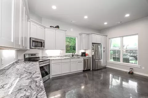 Kitchen - 801 N Main St, Benton, AR 72015 photo 3 of 4