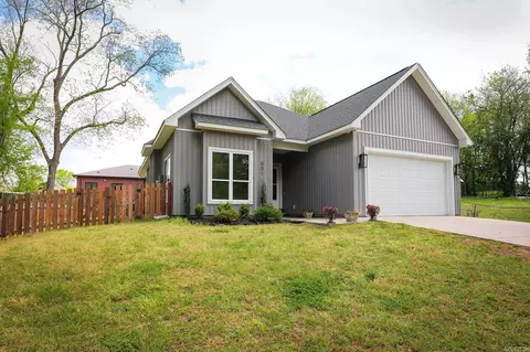 Exterior - 801 N Main St, Benton, AR 72015 photo 6 of 10