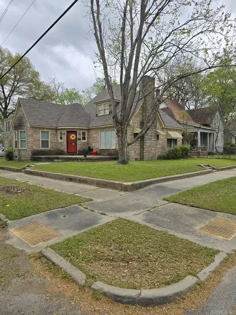 110 W 112 W 15th St, North Little Rock, AR 72114