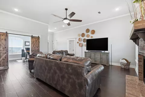 Living - 34 Andy Cv, Cabot, AR 72023 photo 2 of 5