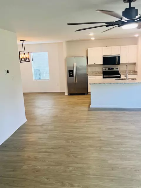Kitchen - 470 Moonlight Graham Blvd, Ward, AR 72176 photo 9 of 10