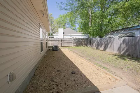 Exterior - 1024 River St, Benton, AR 72015 photo 4 of 5
