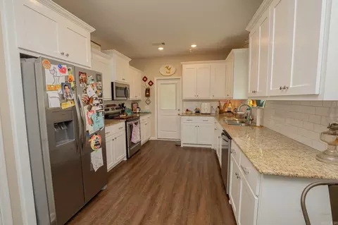 Kitchen - 1024 River St, Benton, AR 72015 photo 1 of 4