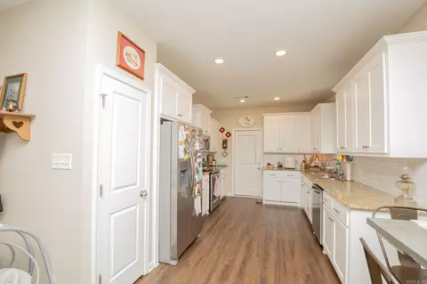 Kitchen - 1024 River St, Benton, AR 72015 photo 4 of 4