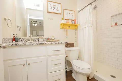 Bath - 1024 River St, Benton, AR 72015 photo 1 of 2