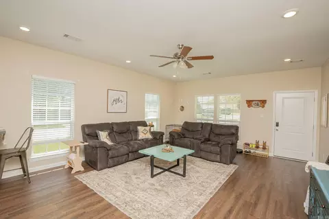 Living - 1024 River St, Benton, AR 72015 photo 2 of 2