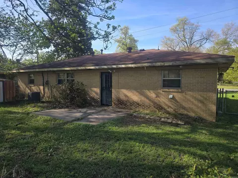 Exterior - 1700 W 31st Ave, Pine Bluff, AR 71603 photo 3 of 4