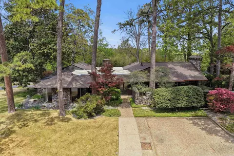 2 Glenridge Rd, Little Rock, AR 72227