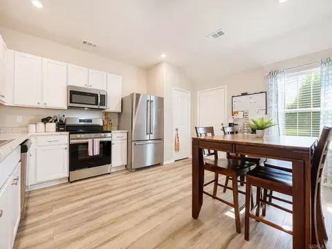 Kitchen - 29 Fallen Oak Dr, Conway, AR 72032 photo 1 of 3