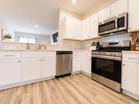 Kitchen - 29 Fallen Oak Dr, Conway, AR 72032 photo 2 of 3