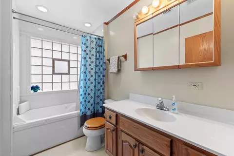 Bath - 7 Bream Nest Rd, Conway, AR 72032 photo 1 of 3