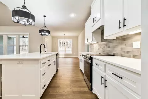 Kitchen - 10364 Narrows, Benton, AR 72019 photo 3 of 5