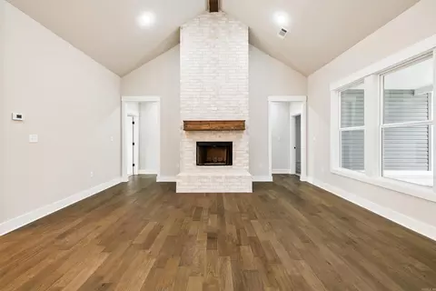 Living - 10364 Narrows, Benton, AR 72019 photo 3 of 4