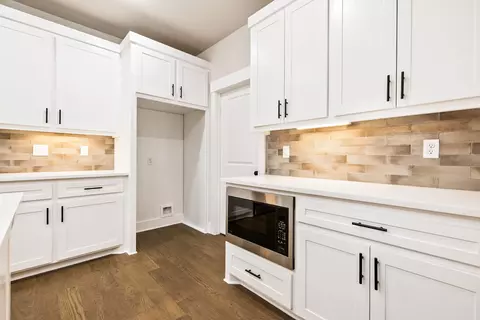Kitchen - 10364 Narrows, Benton, AR 72019 photo 4 of 5