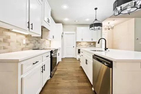 Kitchen - 10364 Narrows, Benton, AR 72019 photo 2 of 5