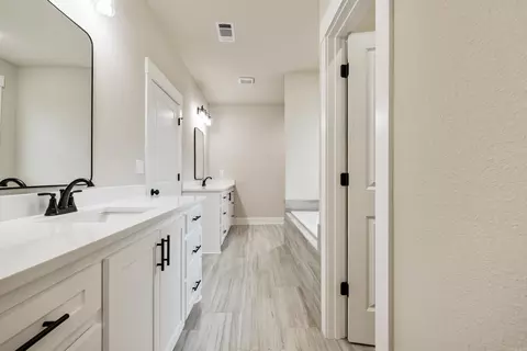 Entry Way - 10364 Narrows, Benton, AR 72019 photo 2 of 5