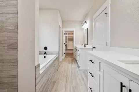 Entry Way - 10364 Narrows, Benton, AR 72019 photo 3 of 5