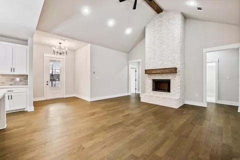 Living - 10364 Narrows, Benton, AR 72019 photo 2 of 4