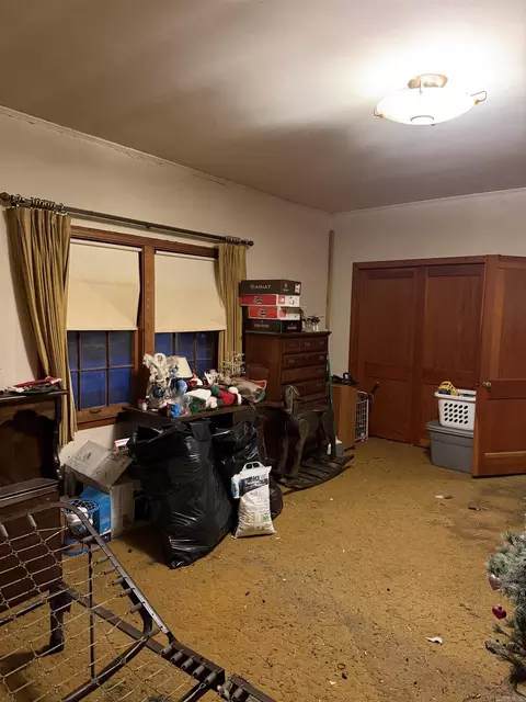 Bedroom - 727 N Main St, Benton, AR 72015 photo 3 of 3