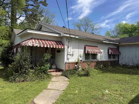 Exterior - 727 N Main St, Benton, AR 72015 photo 2 of 14
