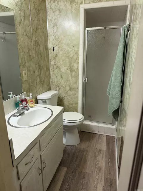 Bath - 727 N Main St, Benton, AR 72015 photo 2 of 2