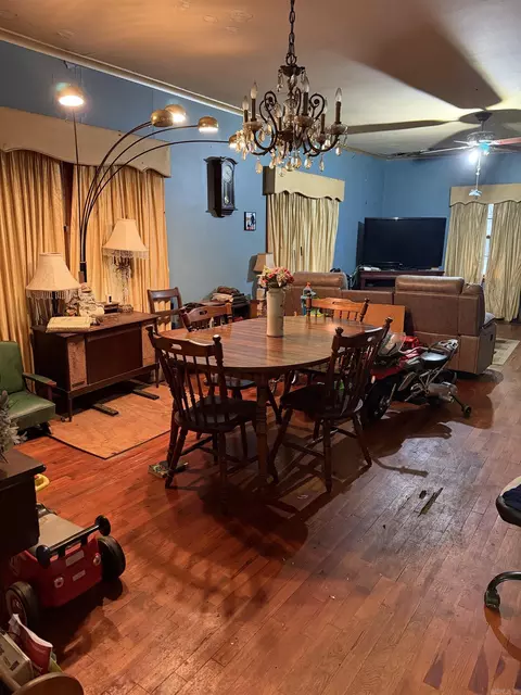 Dining - 727 N Main St, Benton, AR 72015 photo 4 of 4