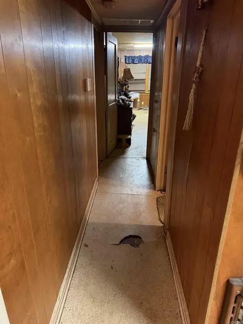 Entry Way - 727 N Main St, Benton, AR 72015 photo 2 of 3