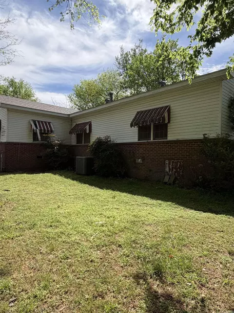 Exterior - 727 N Main St, Benton, AR 72015 photo 10 of 14
