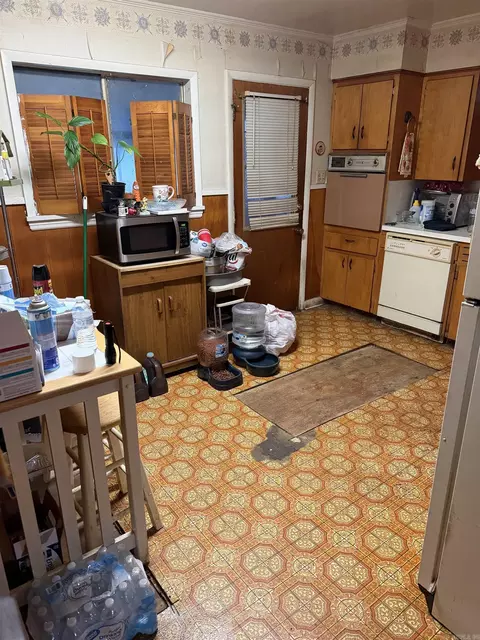 Kitchen - 727 N Main St, Benton, AR 72015 photo 2 of 4