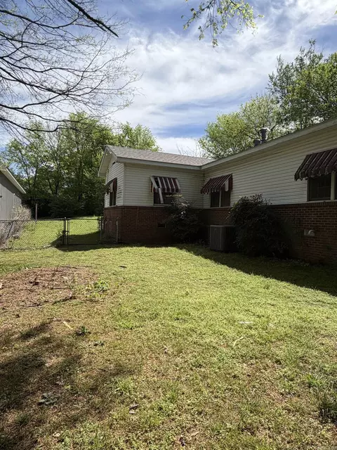 Exterior - 727 N Main St, Benton, AR 72015 photo 11 of 14