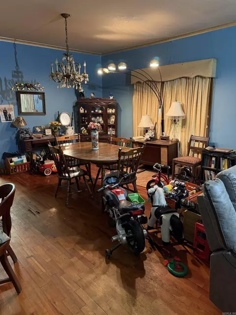Dining - 727 N Main St, Benton, AR 72015 photo 2 of 4