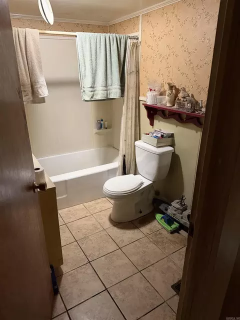 Bath - 727 N Main St, Benton, AR 72015 photo 1 of 2