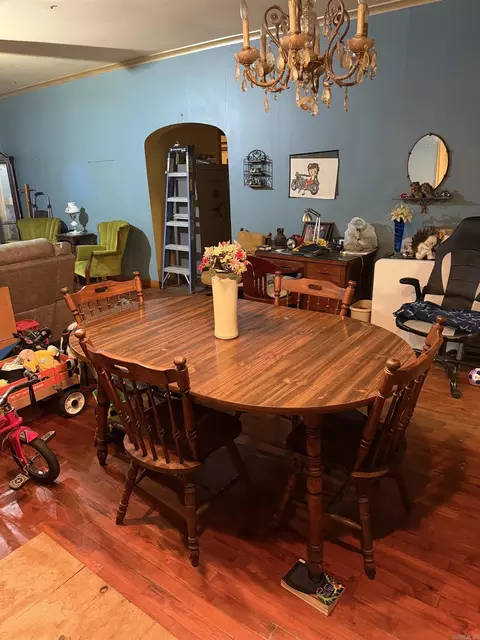 Dining - 727 N Main St, Benton, AR 72015 photo 3 of 4